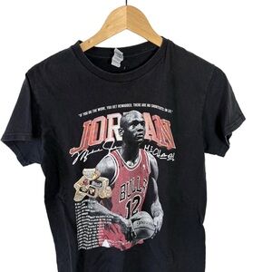 Vintage-Style Michael Jordan Graphic Tee (Small)